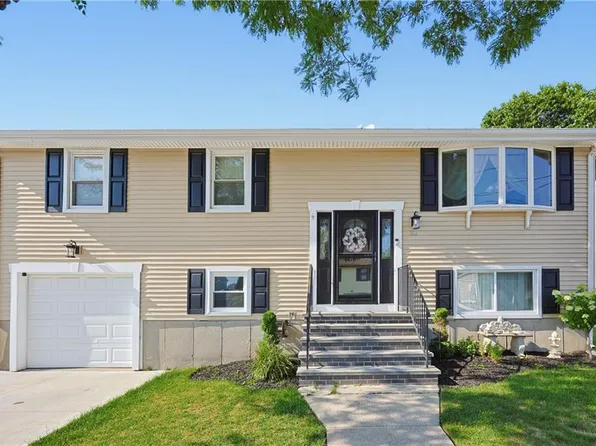 33 Scott Dr E, Riverside, RI 02915