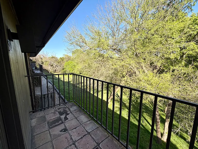 2814 Stewart Dr — Photo 12
