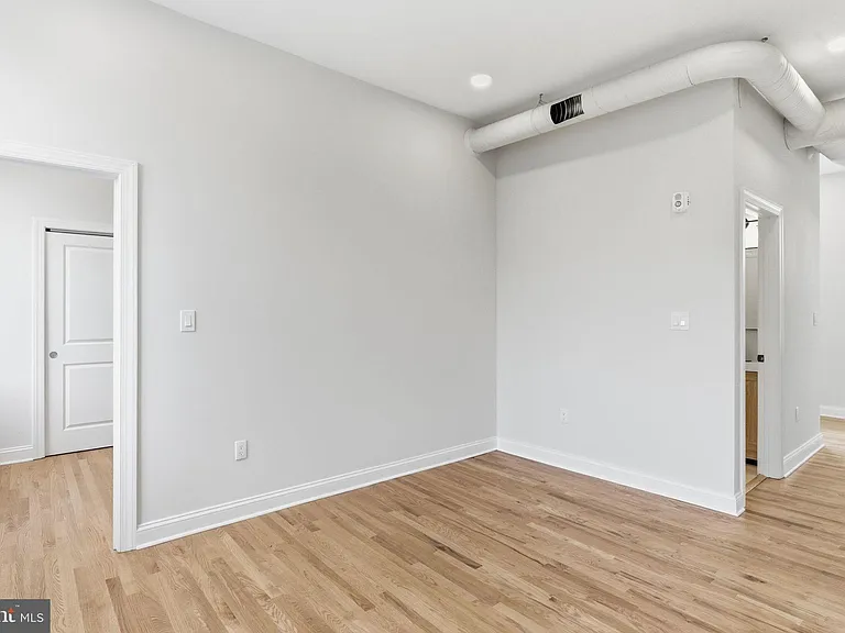 337 S Fremont Ave — Photo 17