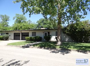 1004 E Mountain St, Seguin, TX 78155