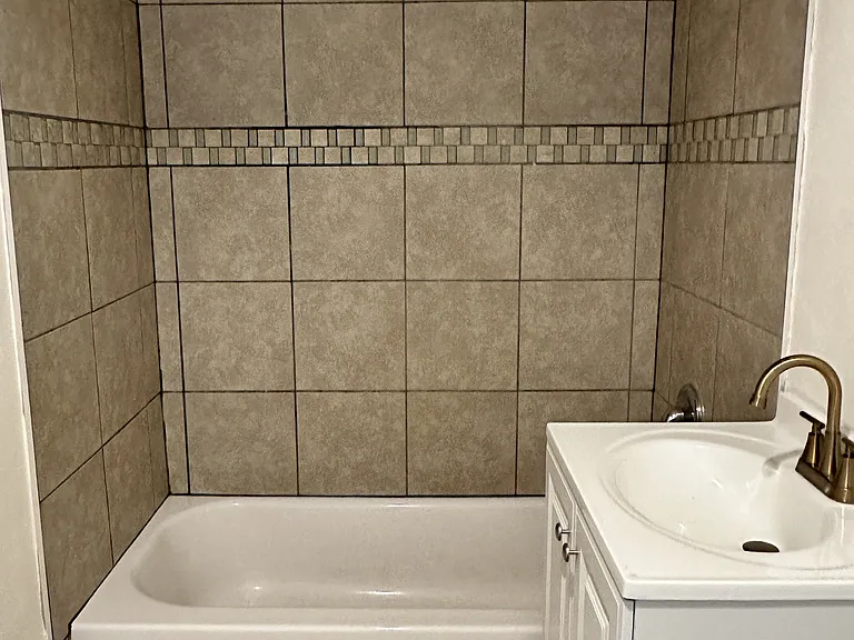 410 Randall St — Photo 39