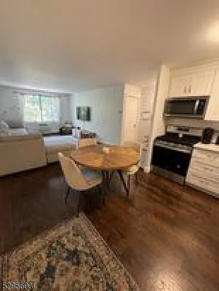909 Thoreau Ct