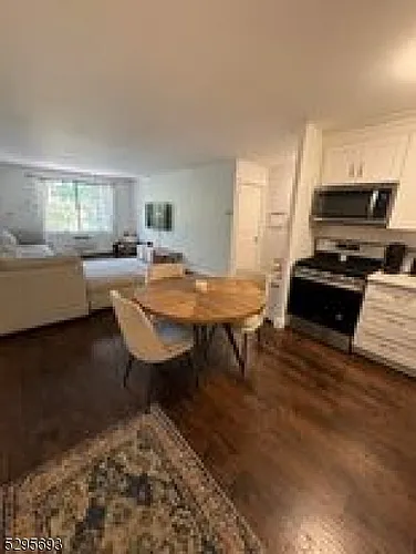 909 Thoreau Ct Photo 1