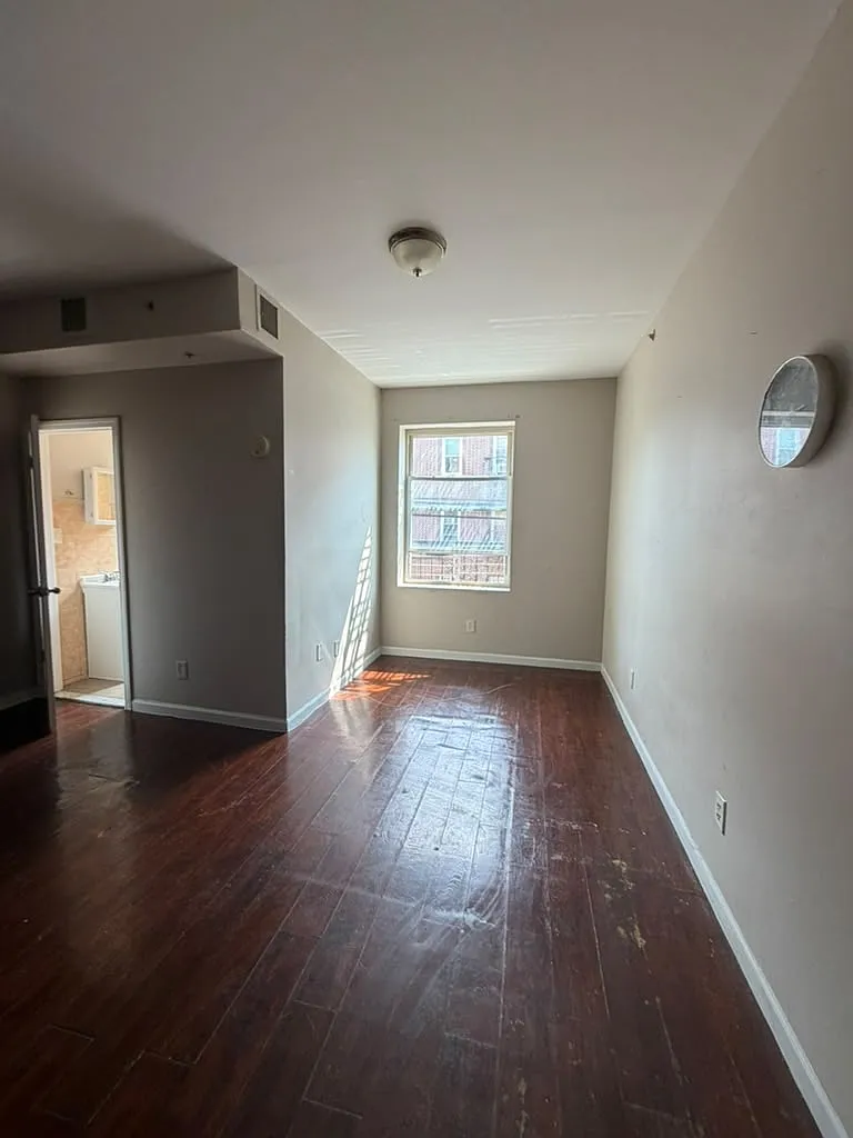 281 Goldsmith Ave — Photo 4