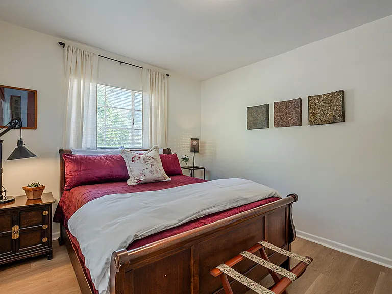 2nd bedroom with Queen bed and plenty of extra blankets