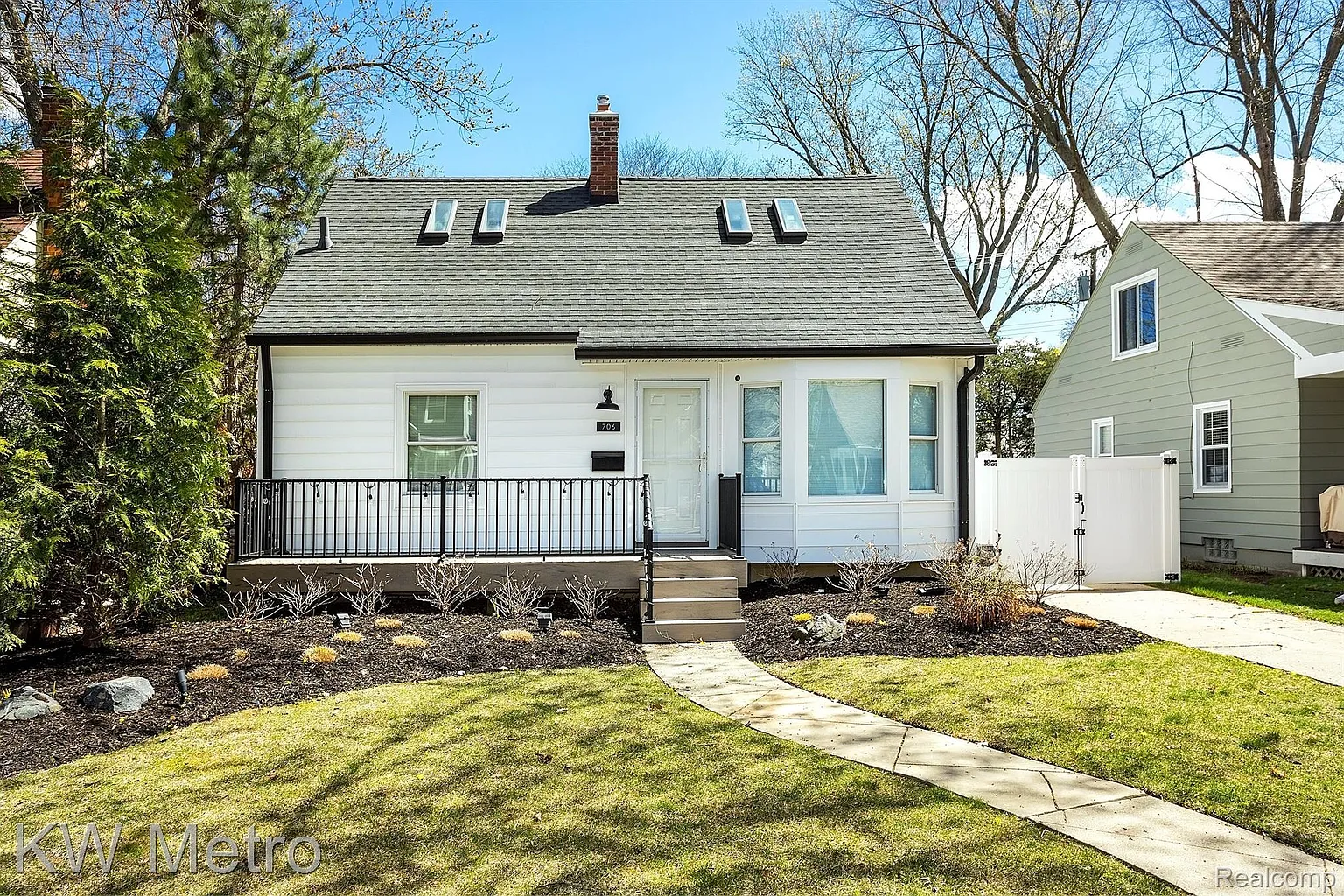 706 N Rembrandt Ave photo 1