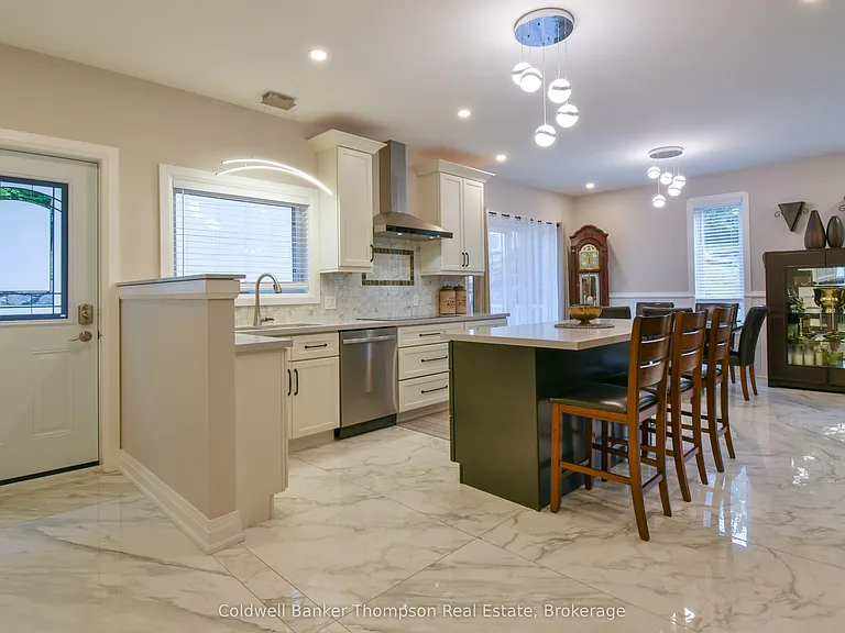 1 Florence St W #56 — Photo 2