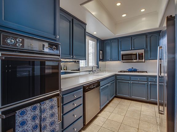 5th image of 4324 Troost Ave Unit 207