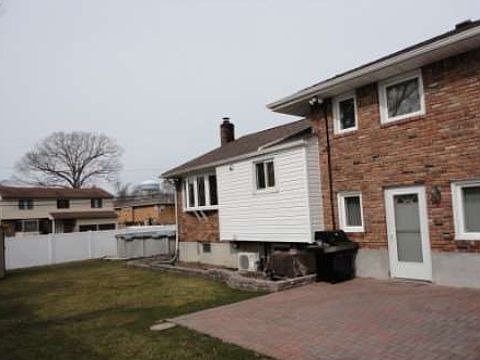 3rd image of 1352 Richmond Ct
