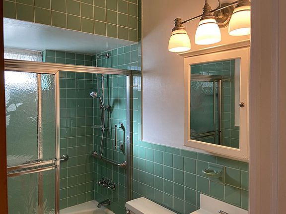 3rd image of 111 Grand St APT 1