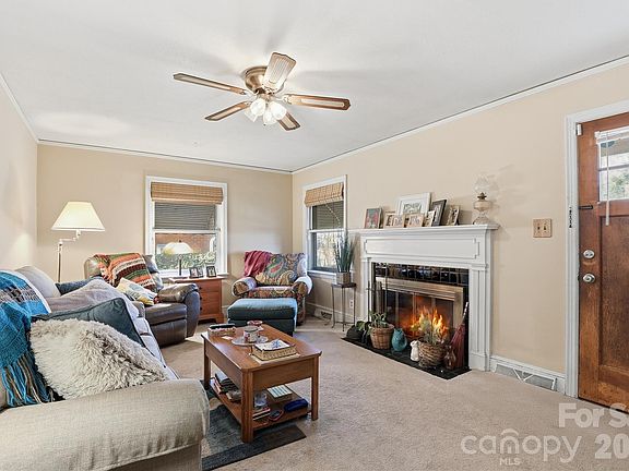 3rd image of 3115 Mathis Dr