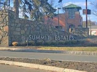 1008 Paradise Rd APT 1J, Swampscott, MA 01907