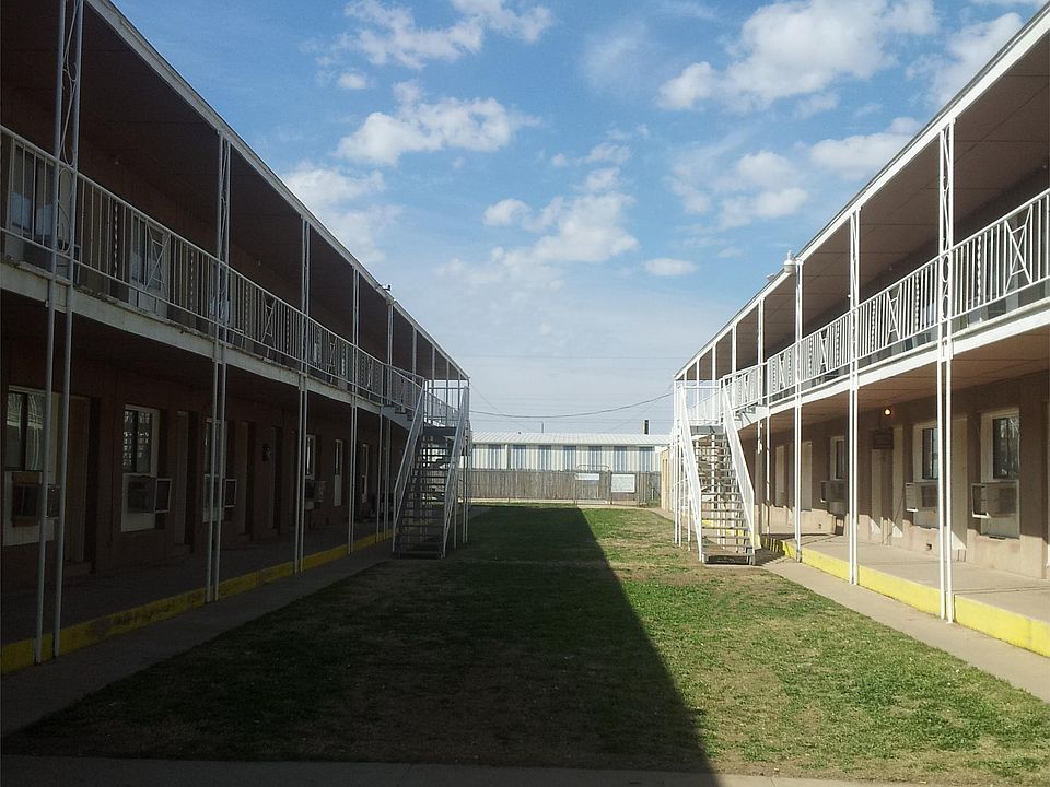 inside court yard The Palms II