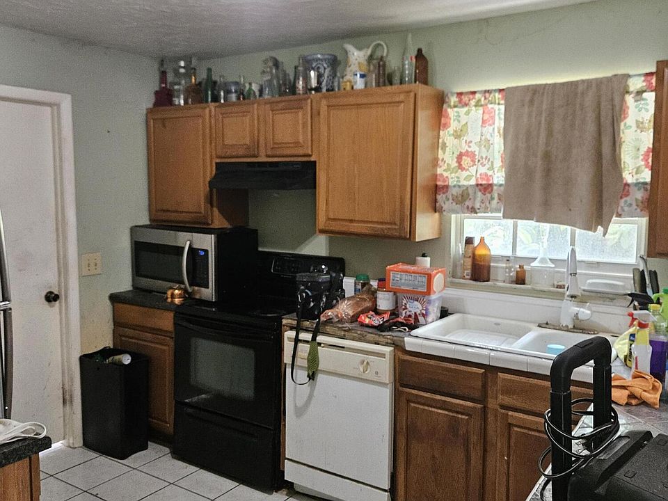 1st image of 16970 W Cornwall Drive