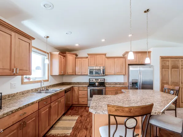 1011 N 33rd St, Bismarck, ND 58501