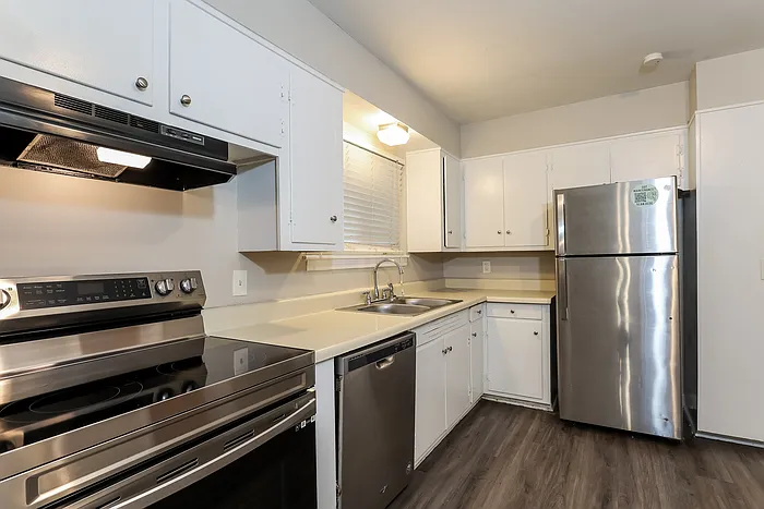 3 bed, 2.0 bath, 1800 sqft, $1,795 — Photo 3