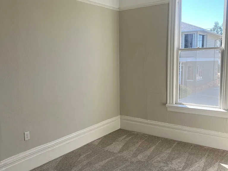 1360 Clarke St #1360 — Photo 9