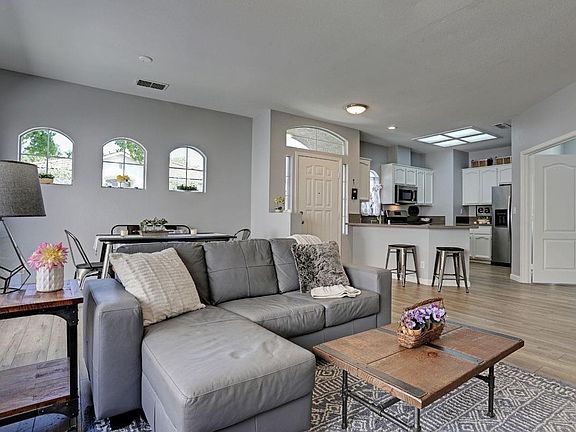 5th image of 643 Carstairs Ct