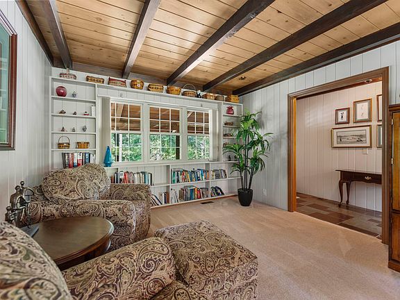 5th image of 155 Honeysuckle Ln