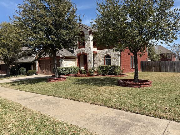 2nd image of 304 Serenade Ln