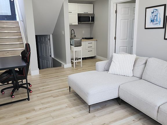 3rd image of 811 Sarnia Rd #57