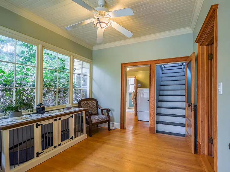 402 W Locust St — Photo 16