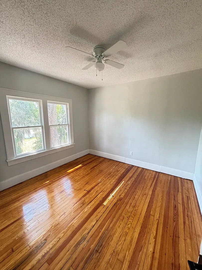 726 35th Ave S. — Photo 3