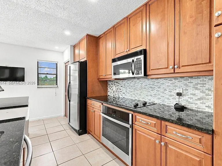206 SE 1st Cir #13B — Photo 4