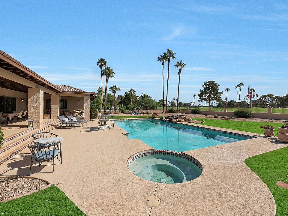 Beautiful oasis backyard with incredible golf course views!