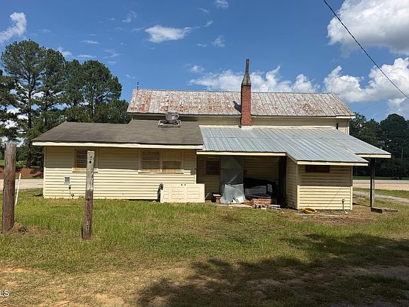 4th image of 921 State Highway 55 W