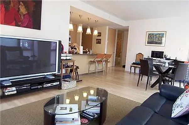 Rented by R New York | media 12