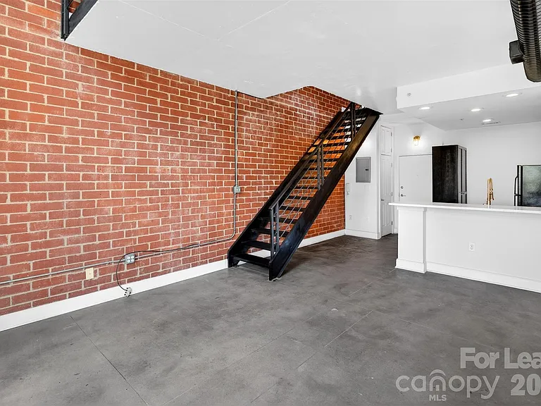 710 W Trade St #505 — Photo 10