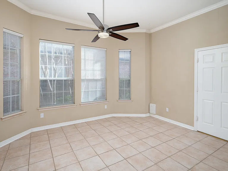 2700 Trophy Dr — Photo 3