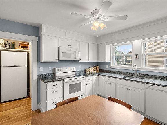 4th image of 35 Trapelo St