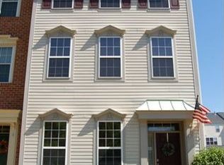 43526 Mink Meadows St, Chantilly, VA 20152