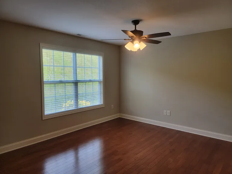 652 Grays Pointe Ct — Photo 4