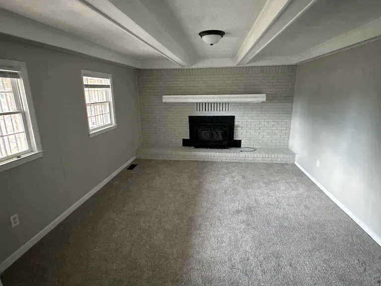 998 S Main St — Photo 14