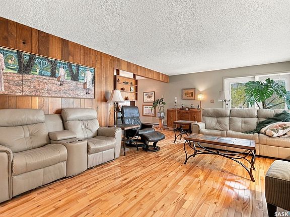 4th image of 4002 Elphinstone Street