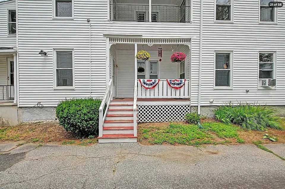 10 Maple St