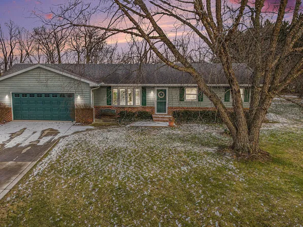435 Northfield Ln, Valparaiso, IN 46383
