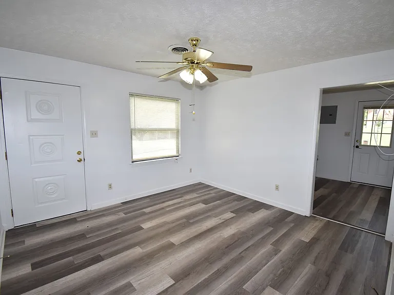 947 Charlotte St — Photo 2