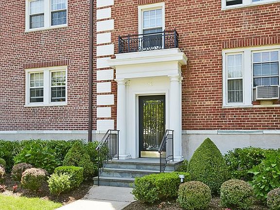 2nd image of 26 Hamilton Pl APT B1