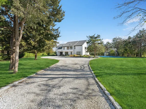 32 Tanners Neck Ln, Westhampton, NY 11977