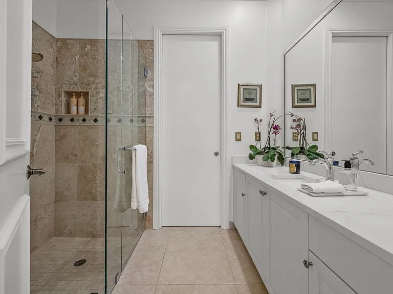 10771 Versailles Blvd — Photo 33