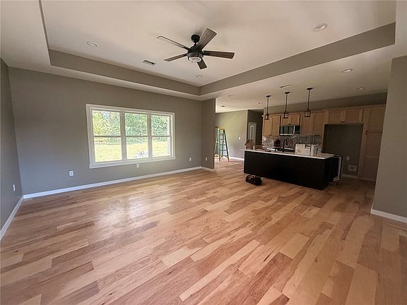 2nd image of 250 W Tucker