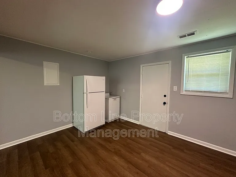 1261 Thelbert Dr — Photo 11