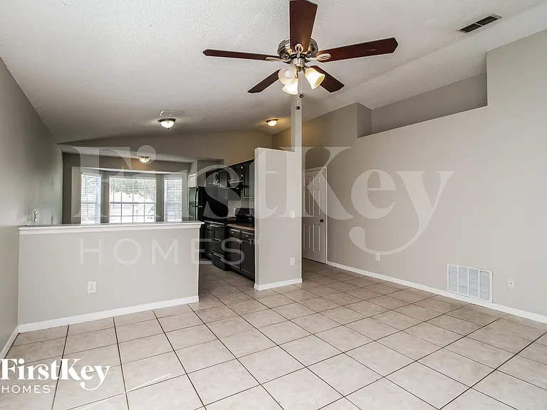7591 Groveoak Dr — Photo 4