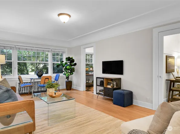 525 16th Avenue E #302, Seattle, WA 98112