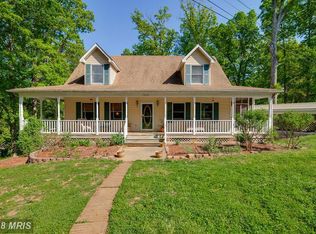 18321 Chestnut Dr, Triangle, VA 22172