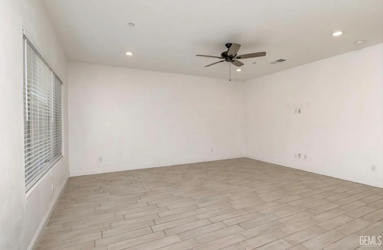 4 bed, 1878 sqft, $2,700 — Photo 3